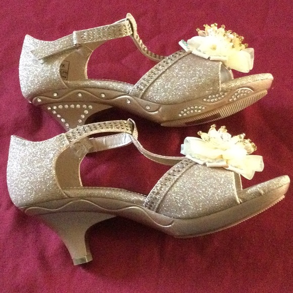 Girls Low Heel Glitter Pump Sandals - Picture 3 of 7